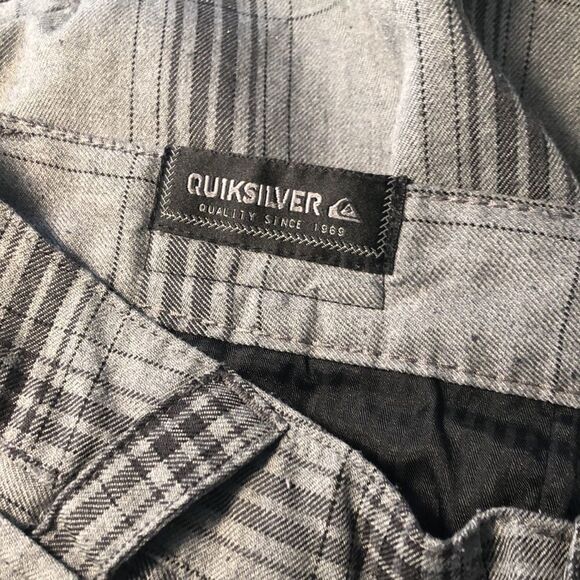 Quicksilver Cotton Plaid Gray Surf Shorts many pockets soft. - Picture 10 of 11